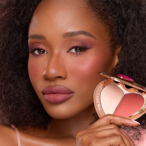Charlotte Tilbury تكشف عن مجموعتها الجديدة ومحدودة الإصدار PILLOW TALK BEAUTY SOULMATES