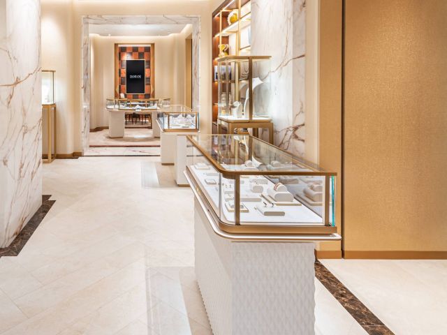 Calacatta marble and Rubelli Gong Wall and Eldorado wallpaper