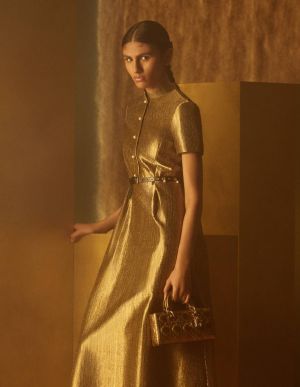 سحر الذهب ولمعانه في مجموعة مميزة من Dior