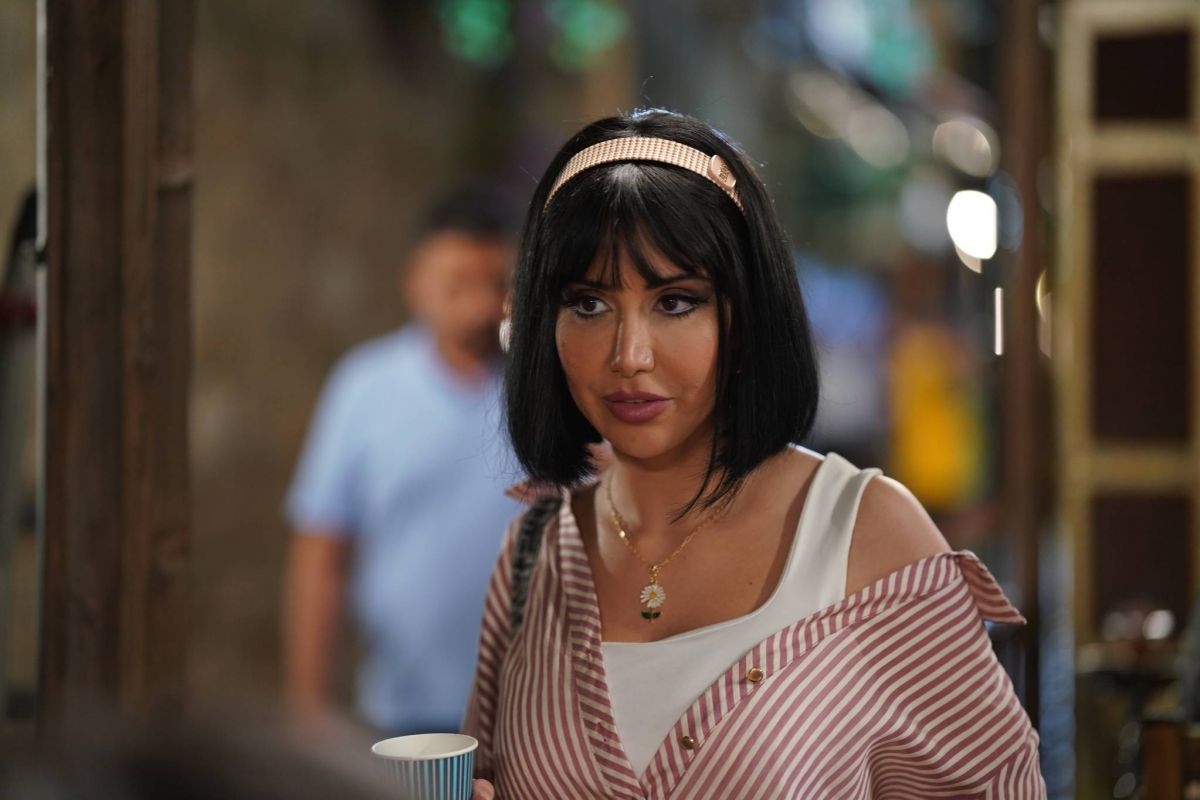 حلا رجب تطلب الطلاق بسبب سكرتيرة! (فيديو)