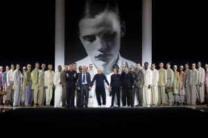 المستقبل المثالي في مجموعة Emporio Armani لربيع وصيف 2025