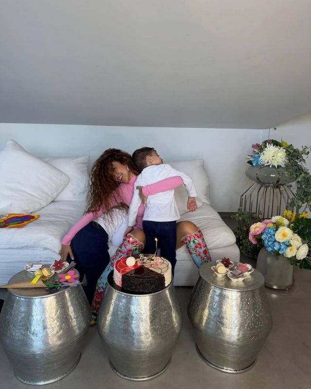 ميريام فارس وولداها