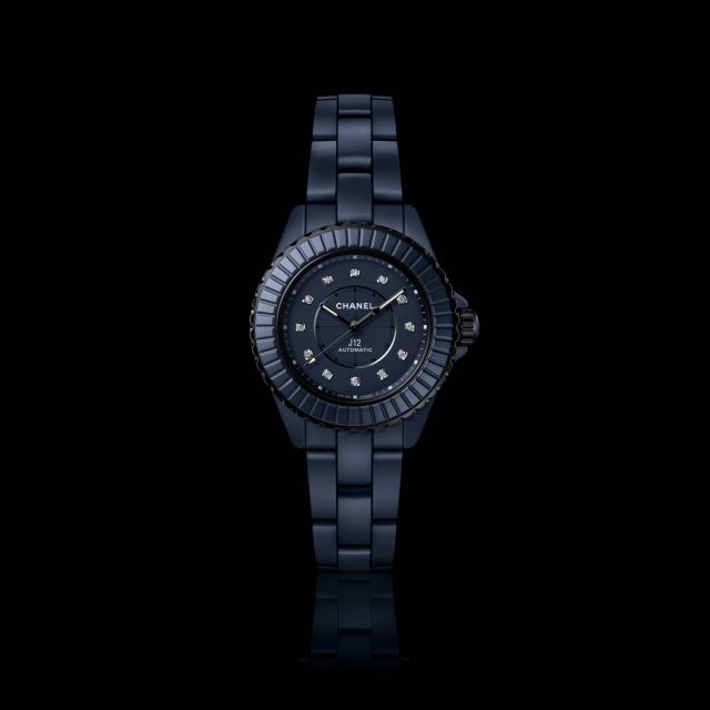 ساعة J12 BLEU محدودة الإصدار من إبداع CHANEL