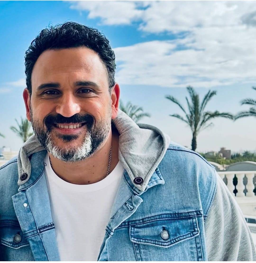 أكرم حسني يرد للمرة الأولى على اتهامه بالتسبب في طلاق هذا النجم (فيديو)