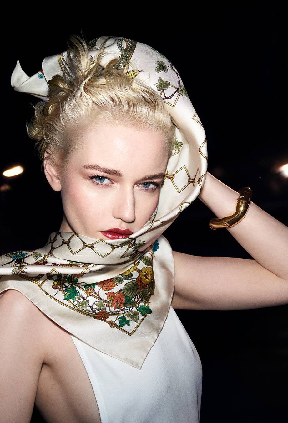 أوشحة الحرير من Gucci... رحلة خالدة تحتفي بالأناقة والابتكار