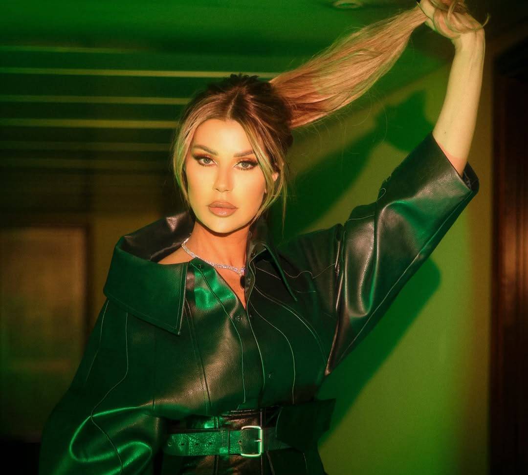 ابنة كارلا حداد شابة حسناء بملامح أوروبية... تعرّفوا إليها