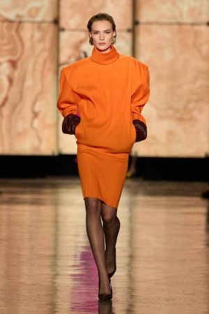 البساطة والصرامة في التصميم: رؤية Saint Laurent لخريف 2025