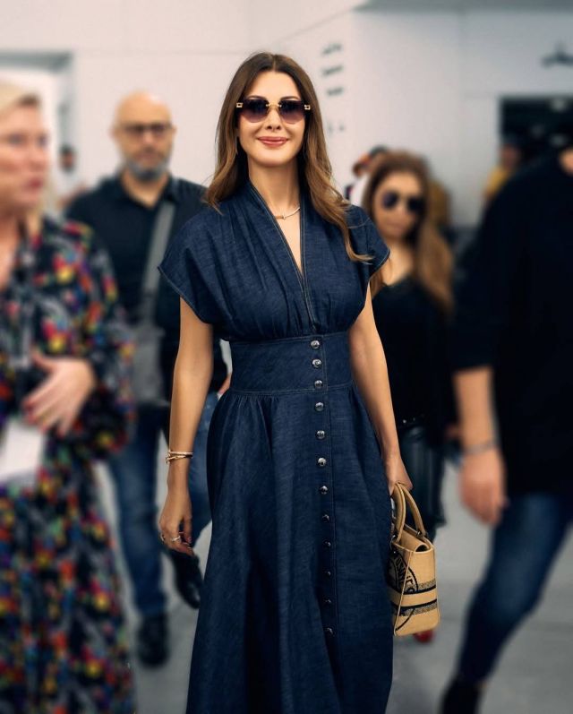 نانسي عجرم: فستان دنيم طويل