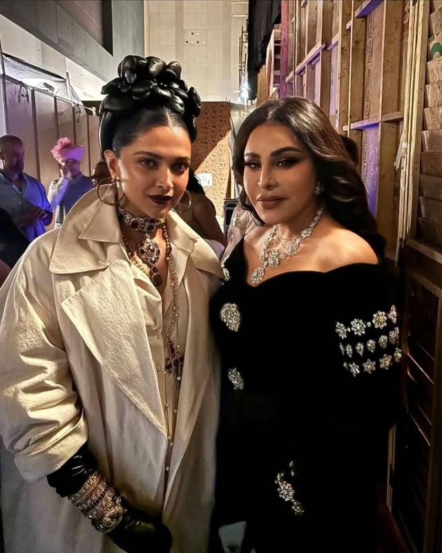 أحلام مع ديبيكا بادكون بعقد ماسي 