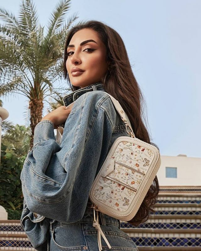 نور الغندور: جاكيت دنيم مع بنطلون جينز