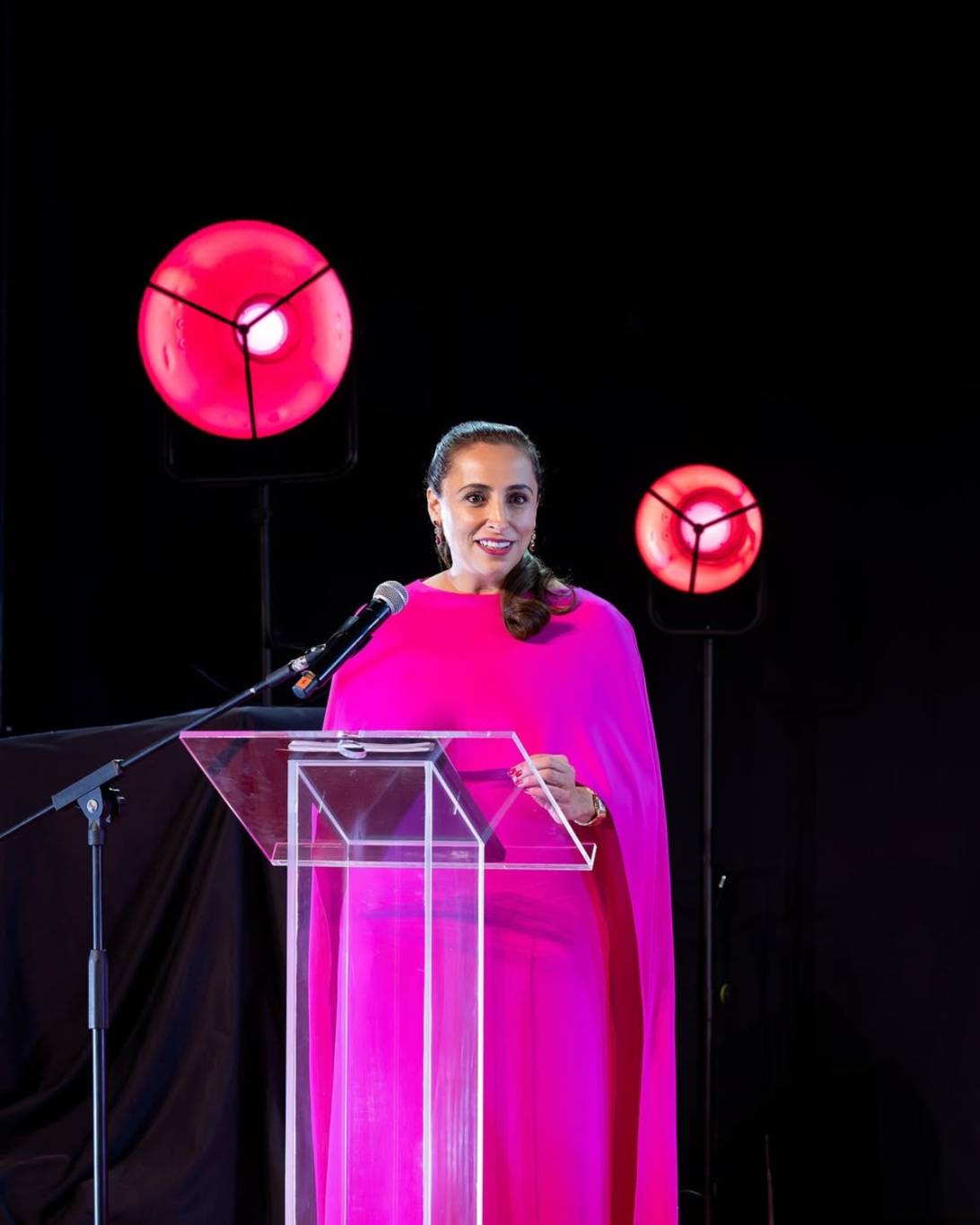 الشيخة بدور القاسمي في فستان من Valentino: أناقة محتشمة تواكب الجمال الشرقي