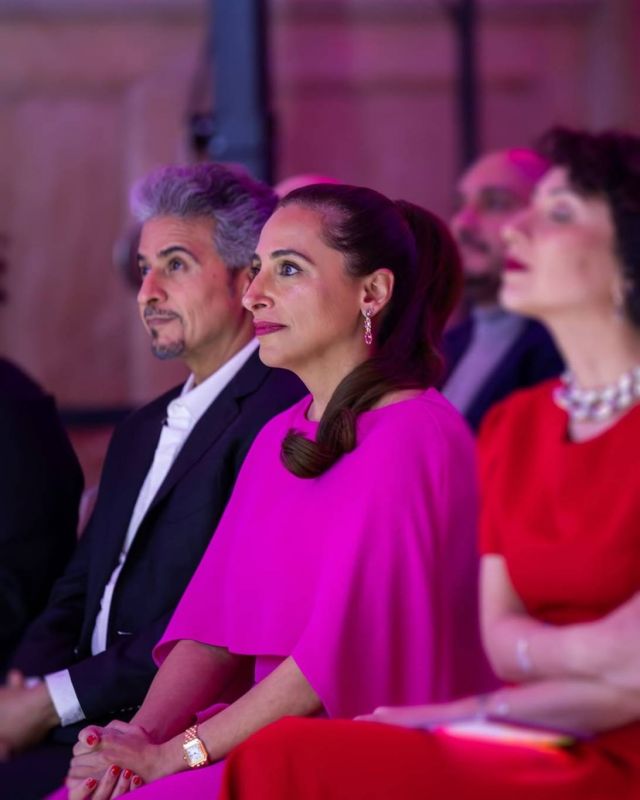 الشيخة بدور القاسمي بإطلالة من فالنتينو Valentino