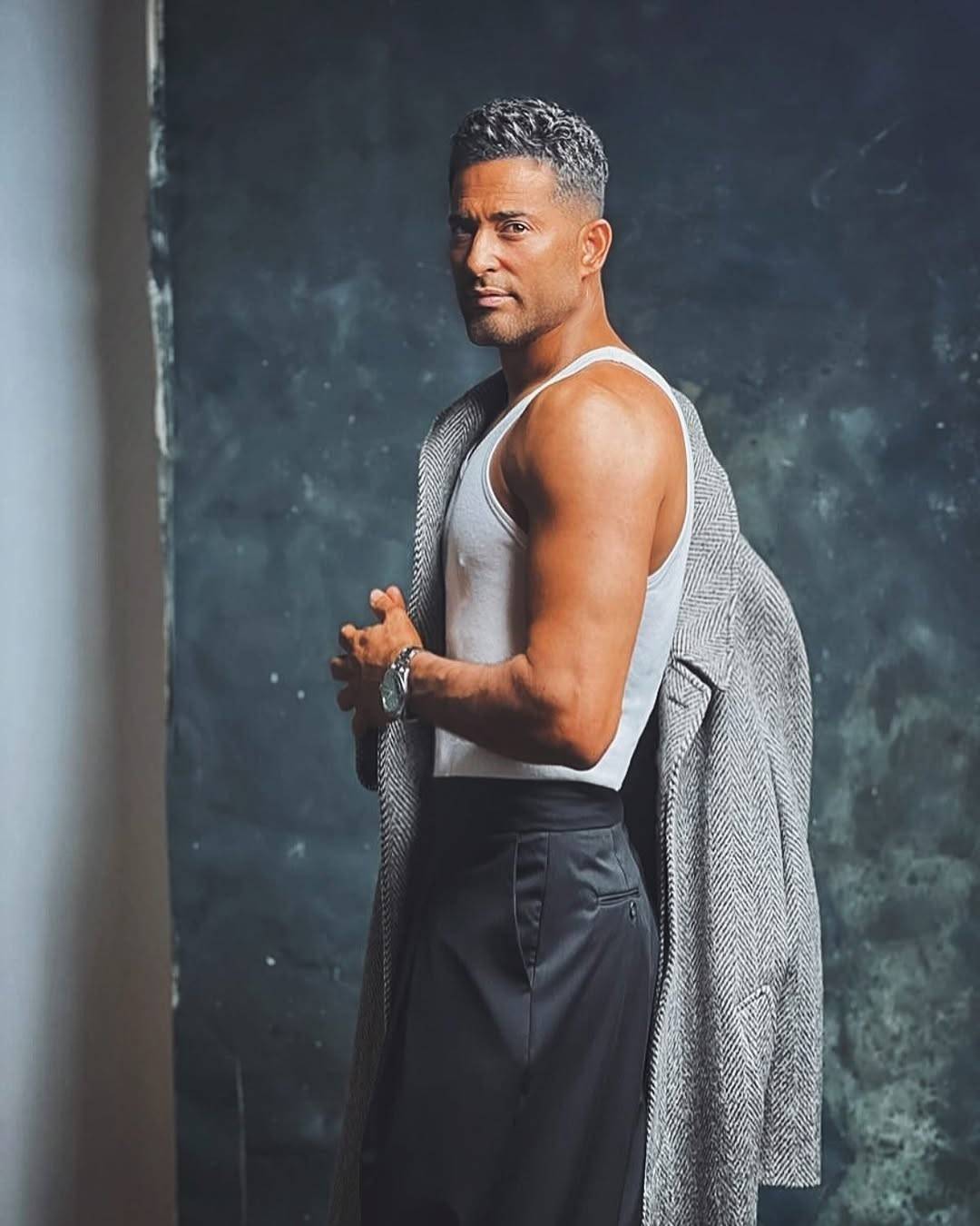 عمرو سعد يتصدّر التريند بسبب سعر مجوهراته (فيديو)