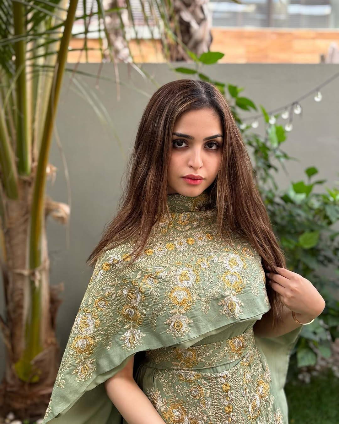 بعد فكرة ارتداء الحجاب... حلا الترك تنشد في رمضان (فيديو)