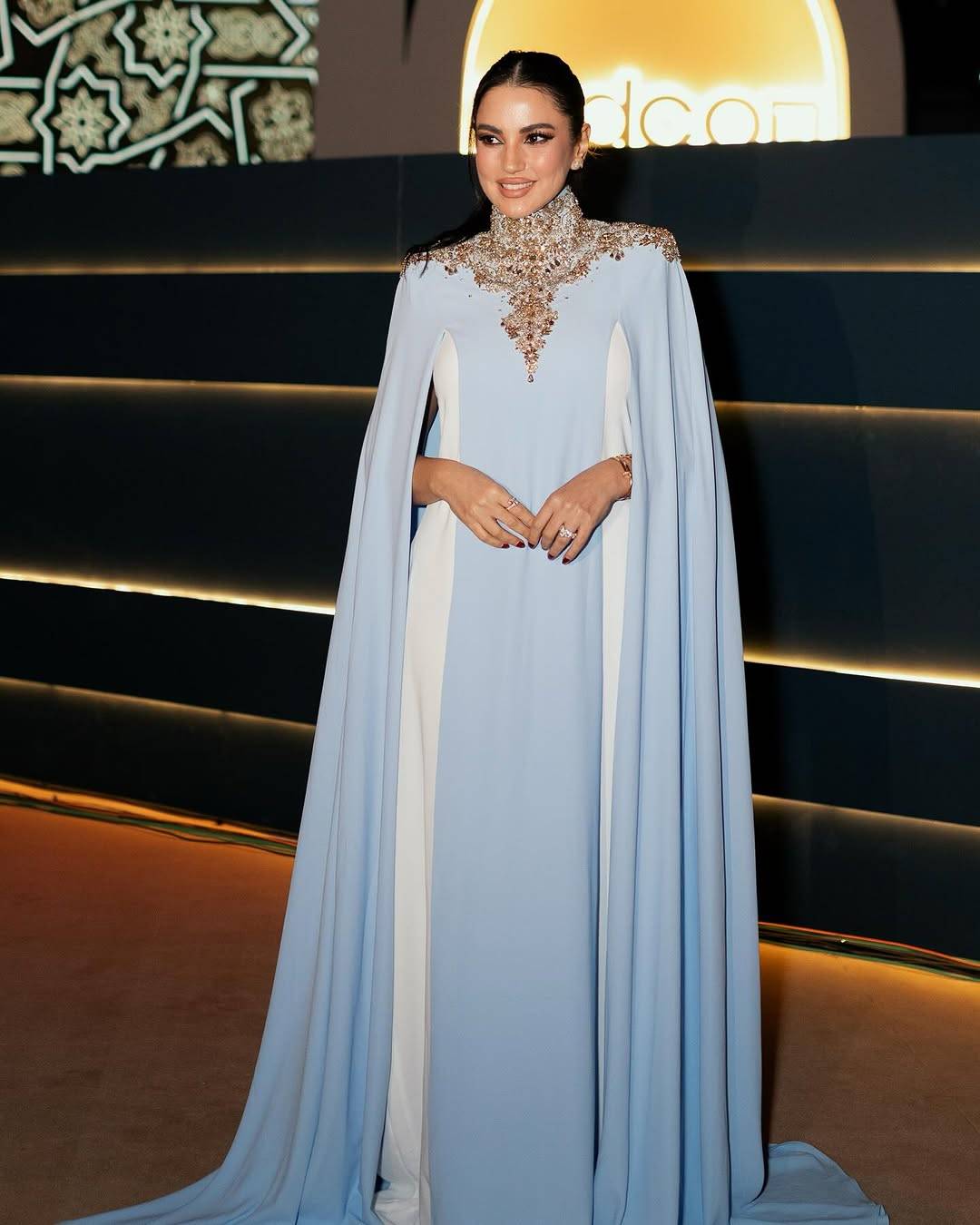 إطلالات درّة في رمضان: أناقة شرقية تنوعت بين الأسود والأزرق