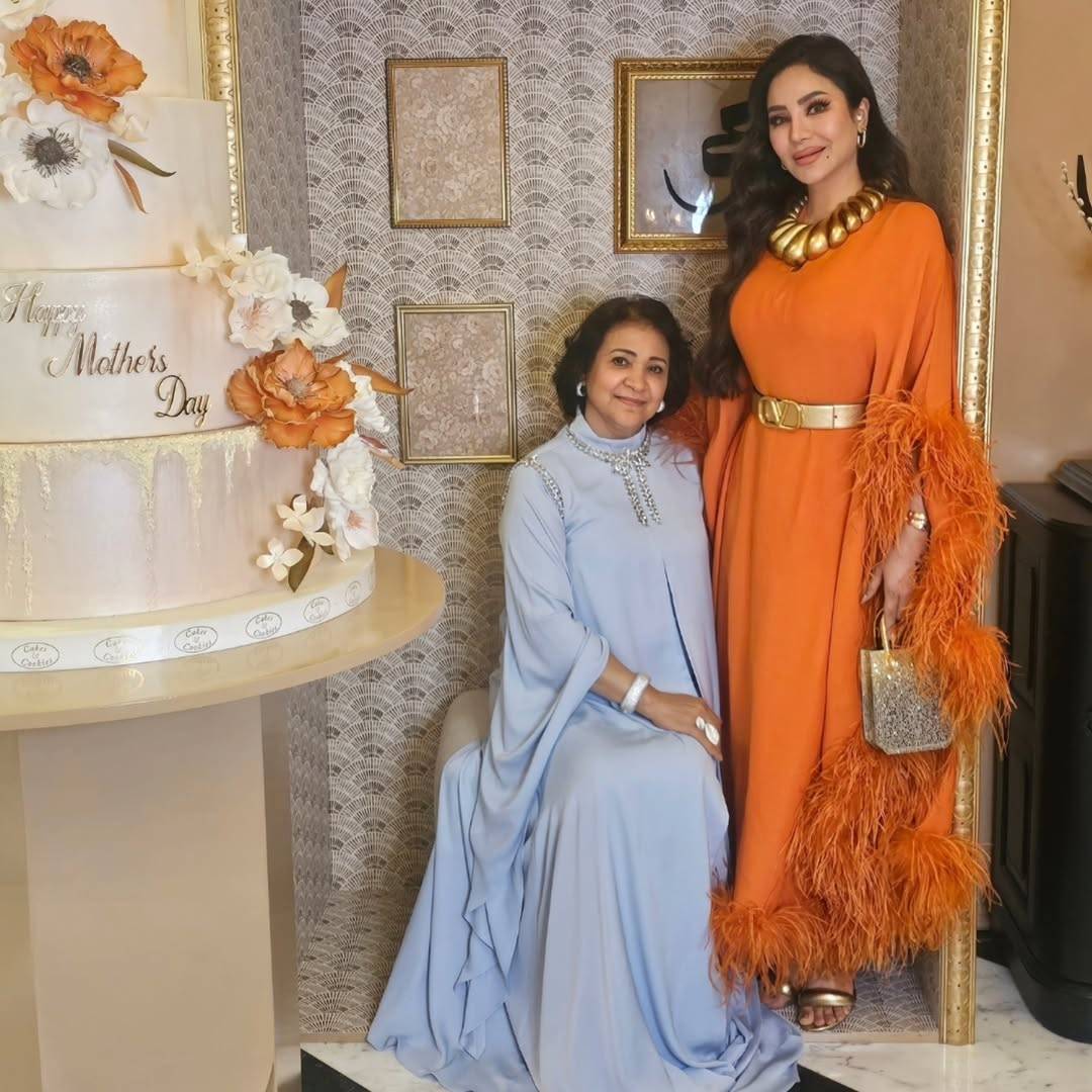 إطلالات النجمات مع أمهاتهن... نانسي ولجين وسيرين