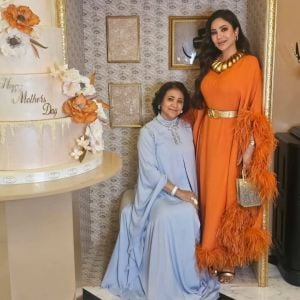 إطلالات النجمات مع أمهاتهن... نانسي ولجين وسيرين