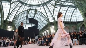 Chanel في "أسبوع الموضة" في باريس خريف 2025 بين العراقة والتجديد