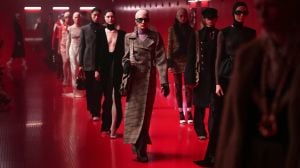 إطلالتان غريبتان في عرض Valentino ضمن "أسبوع الموضة" في باريس