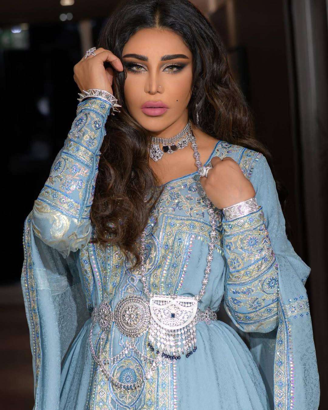 أسرار أحلام مع المجوهرات الفاخرة من الأحجار الكريمة