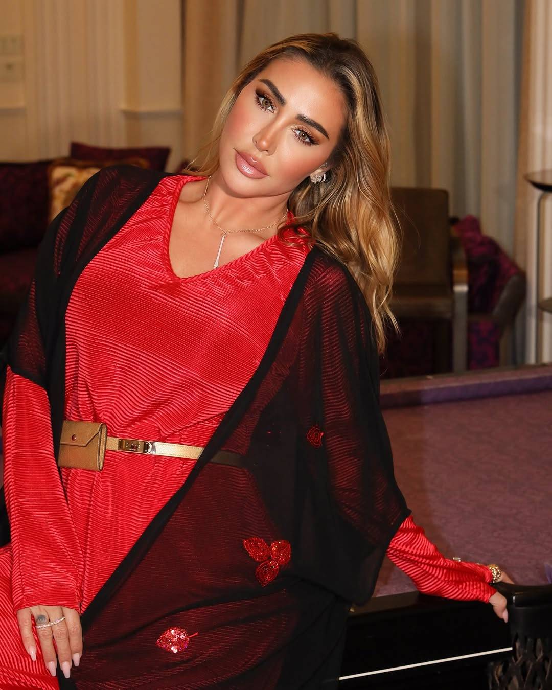 جويل ماردينيان تخفي وجه ابنتها بطريقة غريبة... والجمهور يتفاعل