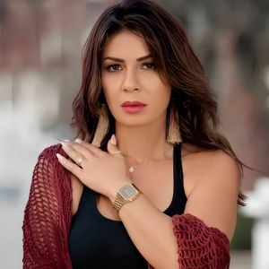 نجلاء بدر توثّق بجرأة لحظات إجرائها عملية تجميل (فيديو)