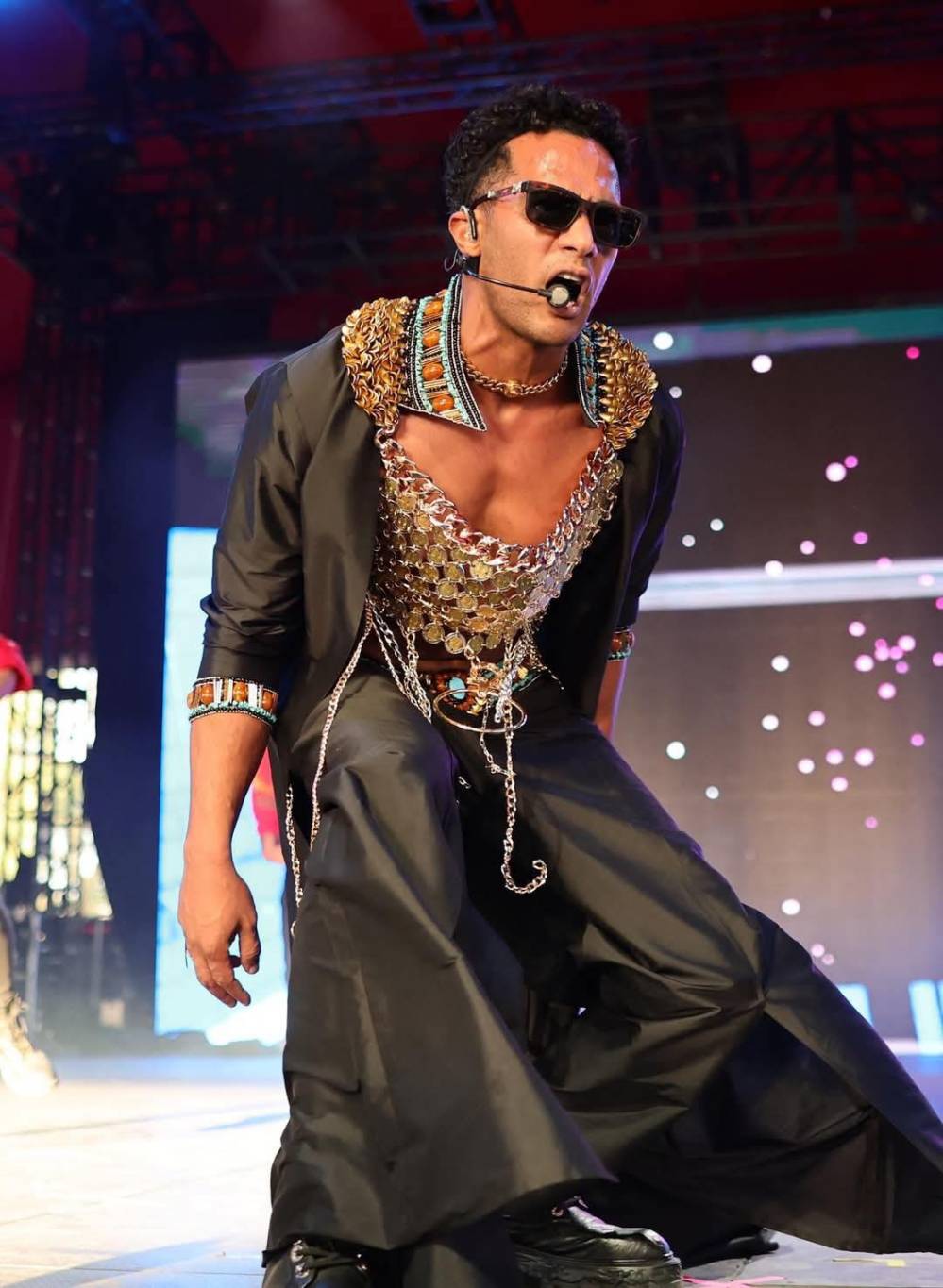 محمد رمضان يردّ على الإذاعة الإسرائيلية بعد هجومها عليه