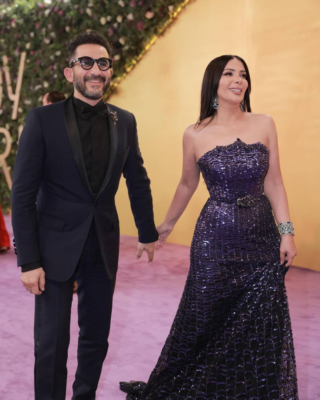 أحمد حلمي يلخّص علاقته بمنى زكي في كلمتين (فيديو)