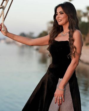 داليا مصطفى تحتفل بيوم ميلادها... وغياب شريف سلامة يثير الجدل