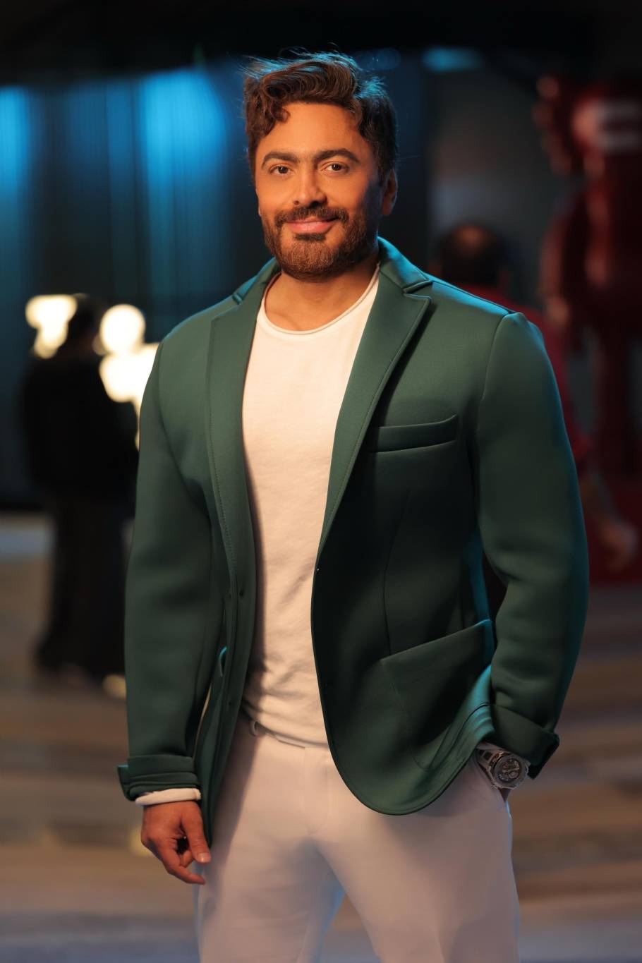 تامر حسني يشوّق جمهوره لفيلمه مع هنا الزاهد (فيديو)