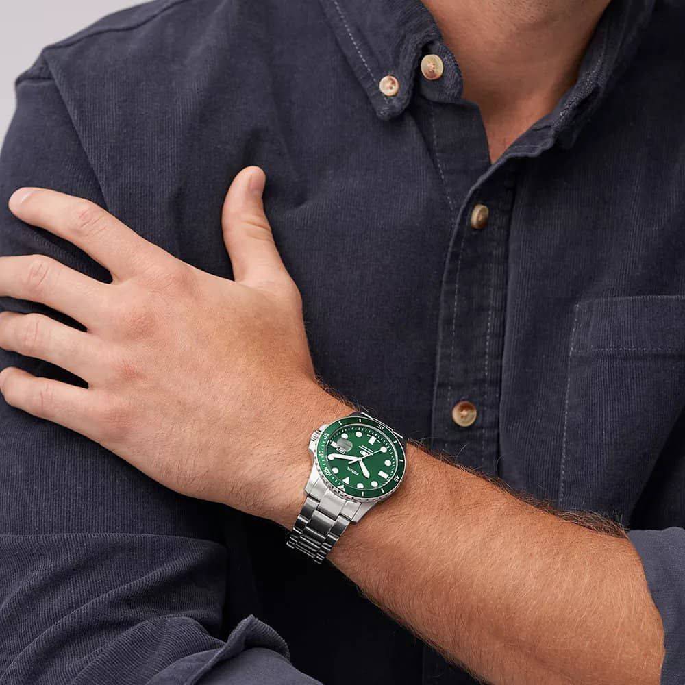 ساعات باللون الأخضر.. تذكير بتجدّد الطبيعة