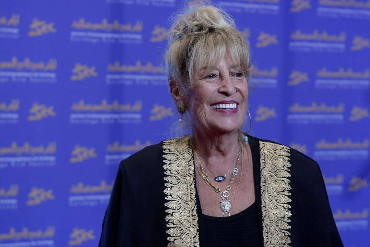 منى واصف تتحدث بحرقة عن تفاصيل وفاة صبحي عطري