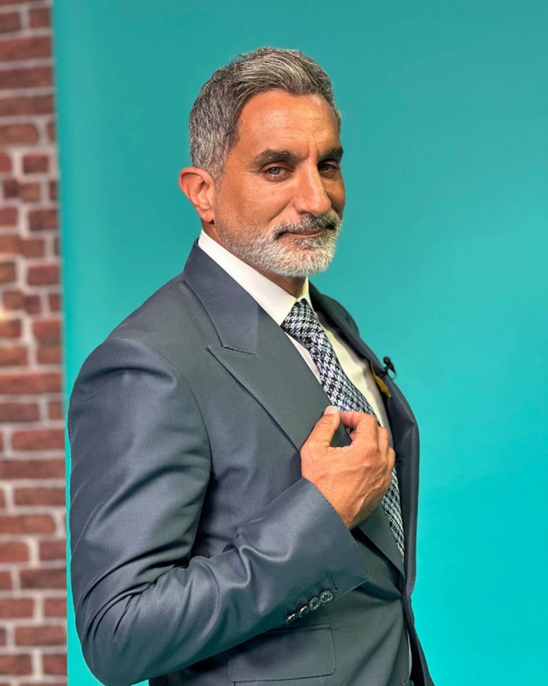 باسم يوسف يخضع لجراحة دقيقة