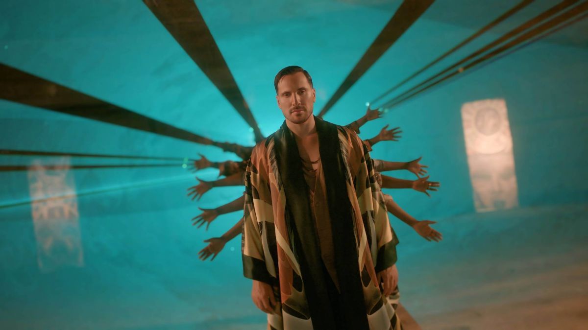 عزيز عبدو أوّل فنان عربيّ يُقدّم موسيقى الـ