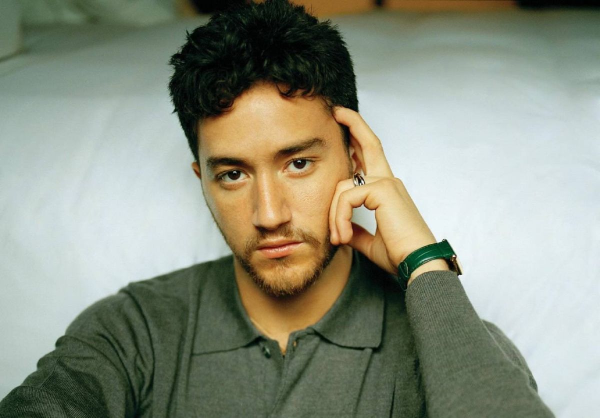 أحمد مالك يبكي متأثراً على المسرح (فيديو)