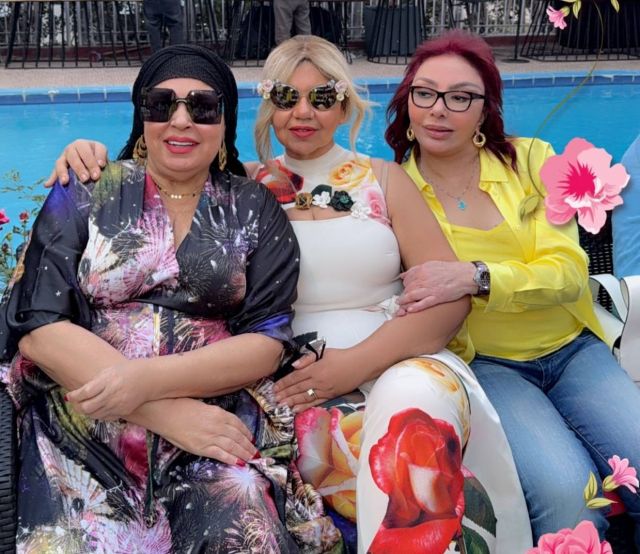 احتفال النجوم بشم النسيم