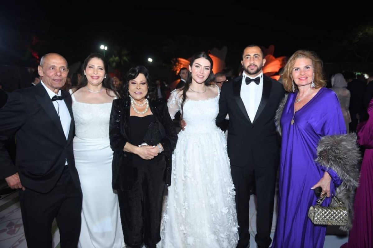 حشد من النجوم في زفاف ابنة عصام إمام وغياب 