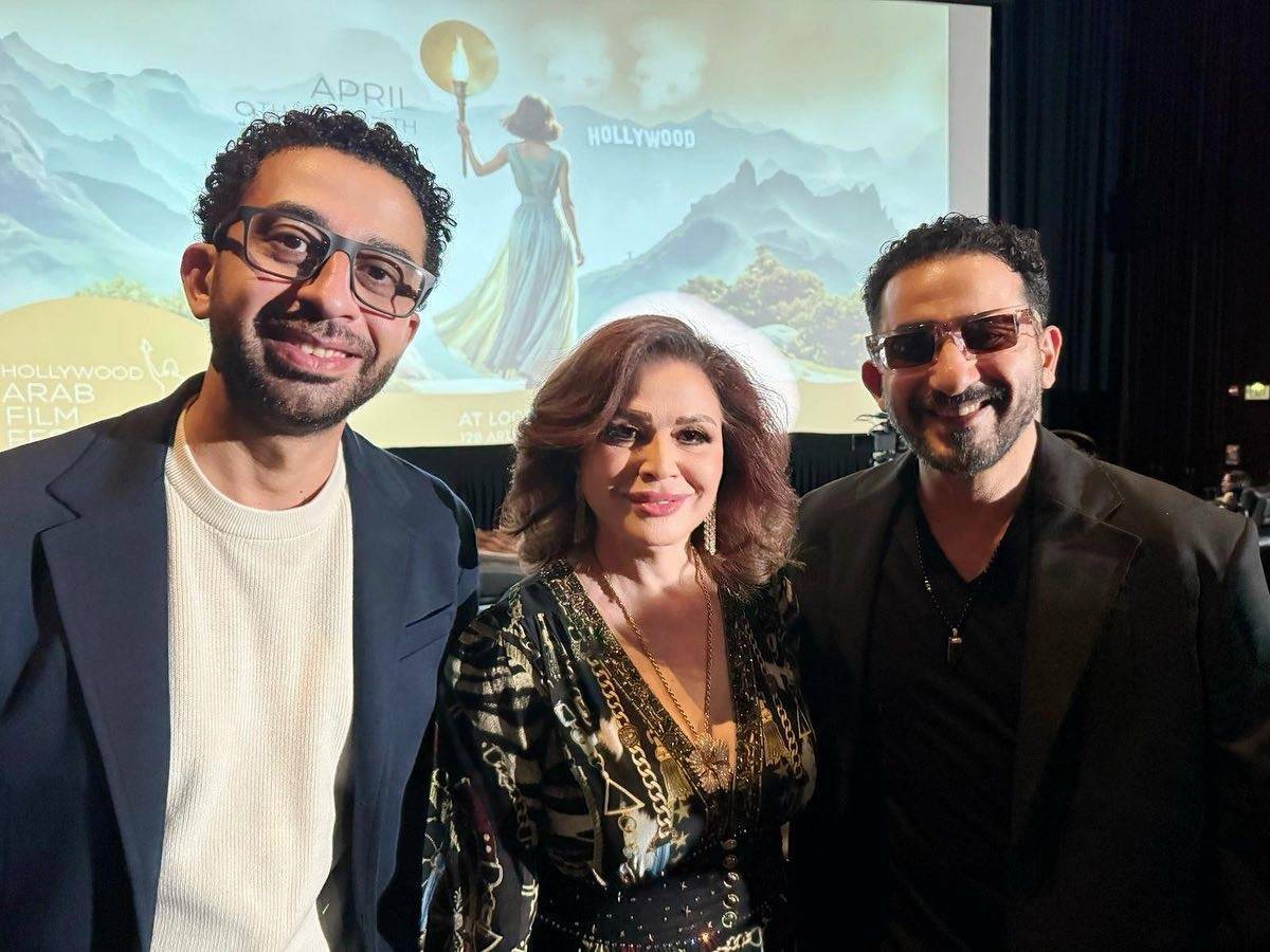 إلهام شاهين تحتفل بتكريم أحمد حلمي بطريقتها الخاصة