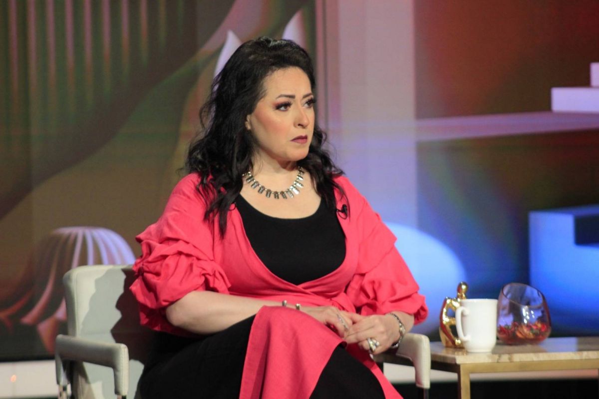 هند عاكف تكشف حقيقة خلافها مع حسين فهمي (فيديو)