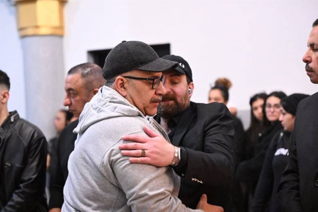 بيومي فؤاد يواسي نضال الشافعي