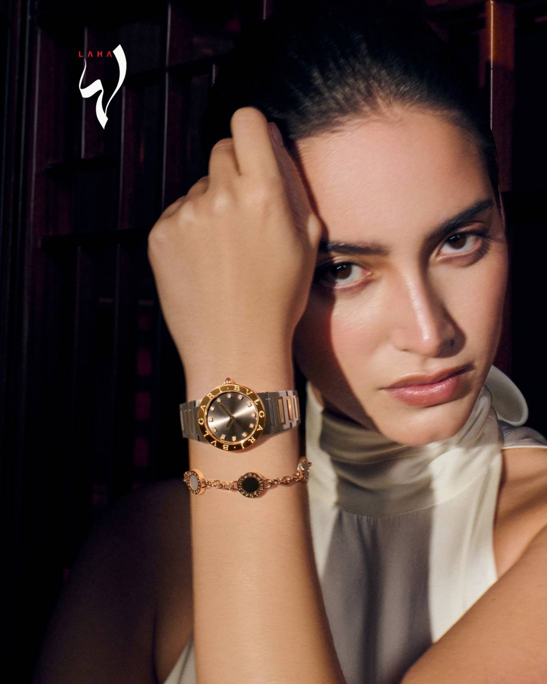 بلوزة، سروال وحزام من Kristina Fidelskaya،
ساعة BVLGARI BVLGARI بقطر 33 مم من الذهب الأصفر والستانلس ستيل مع الماس، حركة كوارتز ومقاومة للماء بعمق 30 م، وسوار BVLGARI BVLGARI من الذهب الأصفر، عرق اللؤلؤ والأونيكس من Bvlgari بلوزة، سروال وحزام من Kristina Fidelskaya،
ساعة BVLGARI BVLGARI بقطر 33 مم من الذهب الأصفر والستانلس ستيل مع الماس، حركة كوارتز ومقاومة للماء بعمق 30 م، وسوار BVLGARI BVLGARI من الذهب الأصفر، عرق اللؤلؤ والأونيكس من Bvlgari