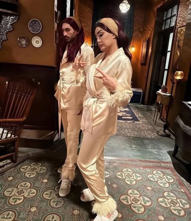 غادة عبد الرازق مع الدوبلير في شباب امرأة