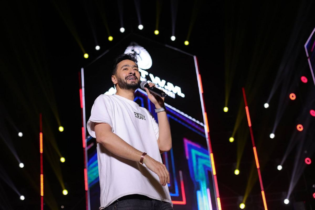 حمادة هلال يفاجئ جمهوره في حفل 