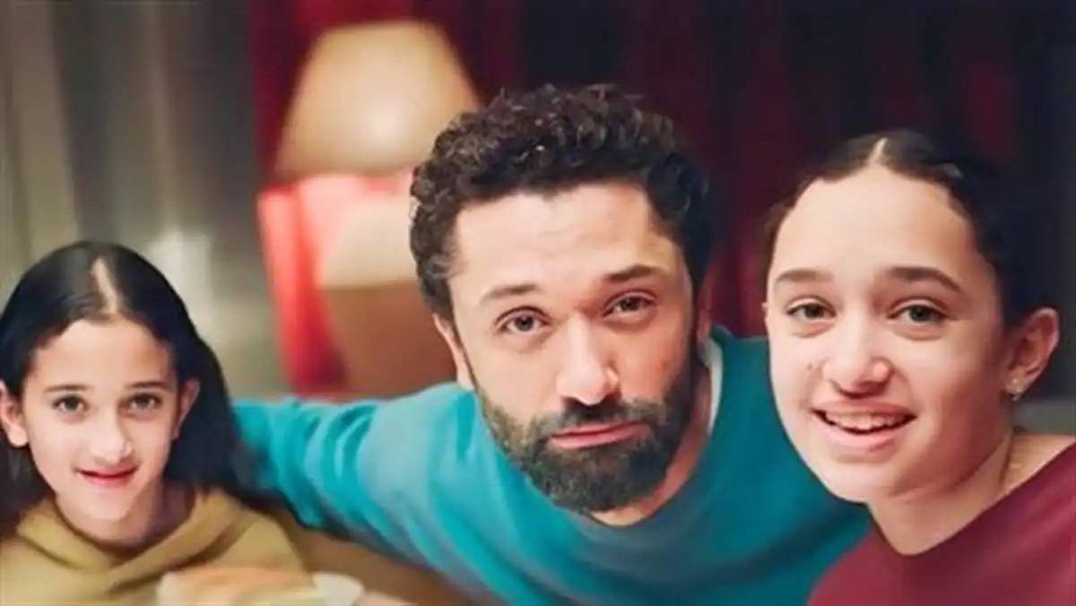 كريم محمود عبد العزيز مع ابنتيه كريم محمود عبد العزيز مع ابنتيه