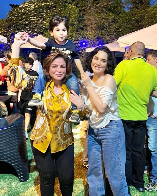 إلهام شاهين ونجل شقيقها وسولاف فواخرجي