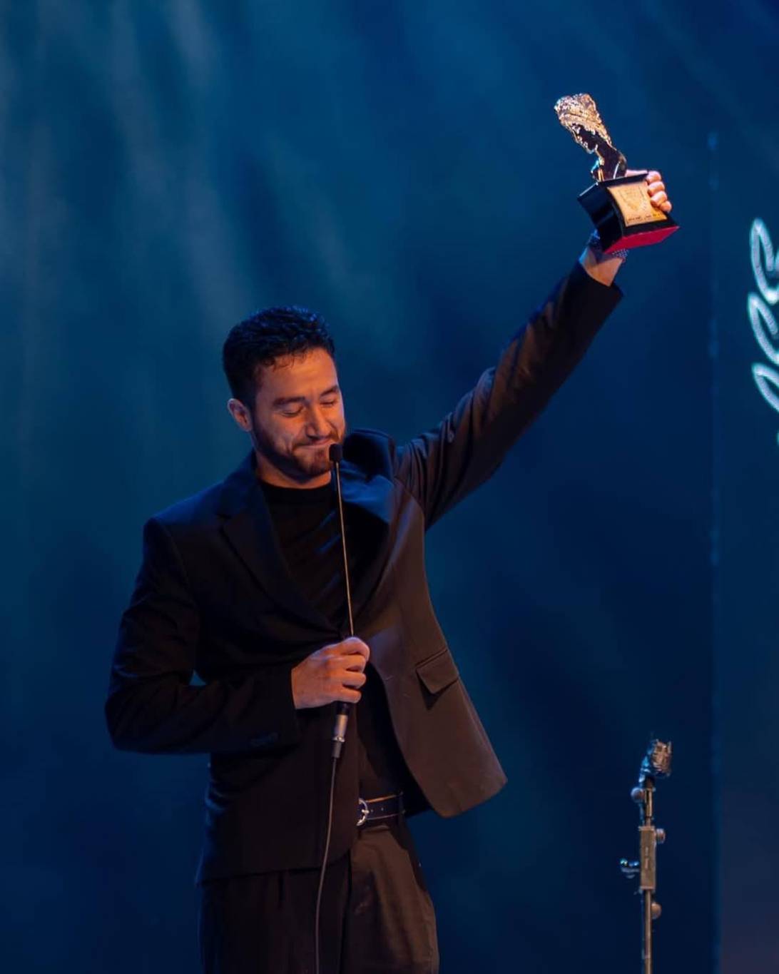 أحمد مالك يبكي لحظة تكريمه أحمد مالك يبكي لحظة تكريمه