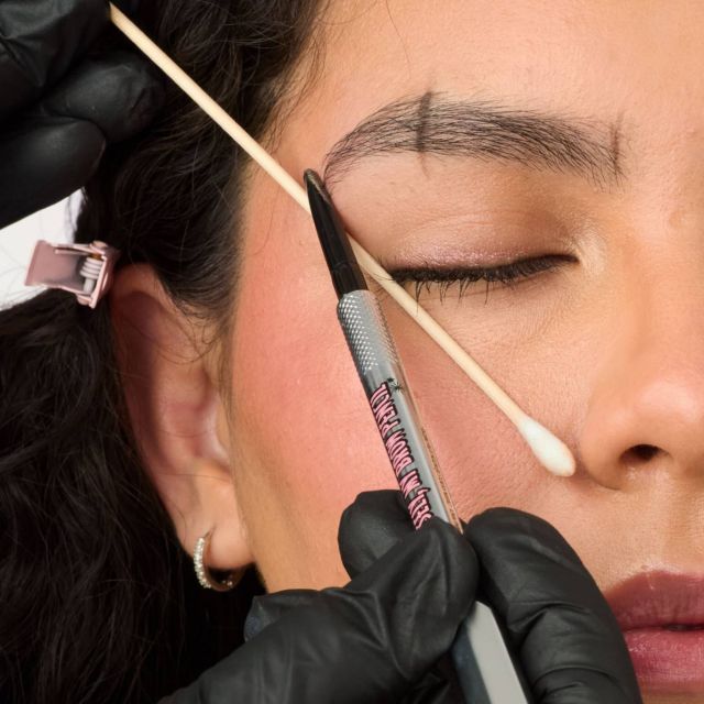 Brow Shaping - Step 1