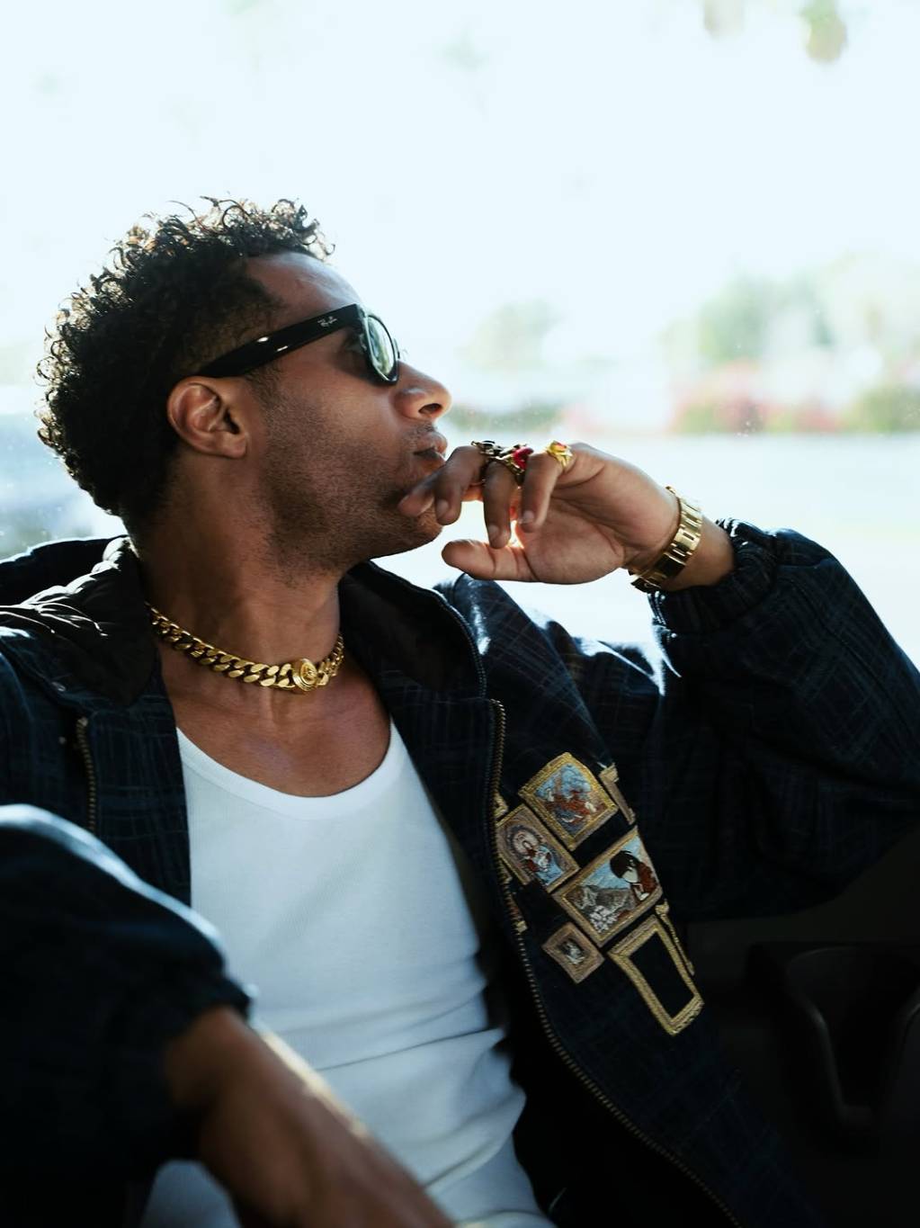 خبراء ينفون رواية مصمّمة زي محمد رمضان المثير للجدل