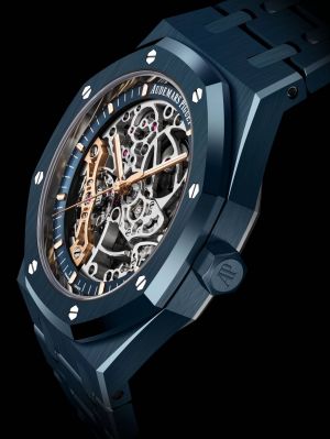 ساعات Audemars piguet تكشف عن لون جديد من السيراميك