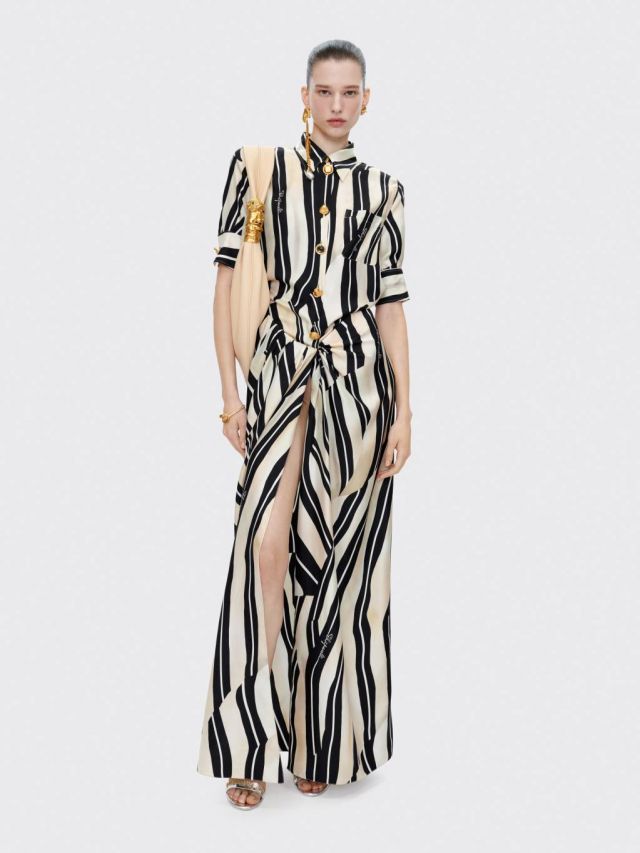 لإطلالة أنيقة من الألف إلى الياء تزيّني بطبعة الـZebra من Schiaparelli